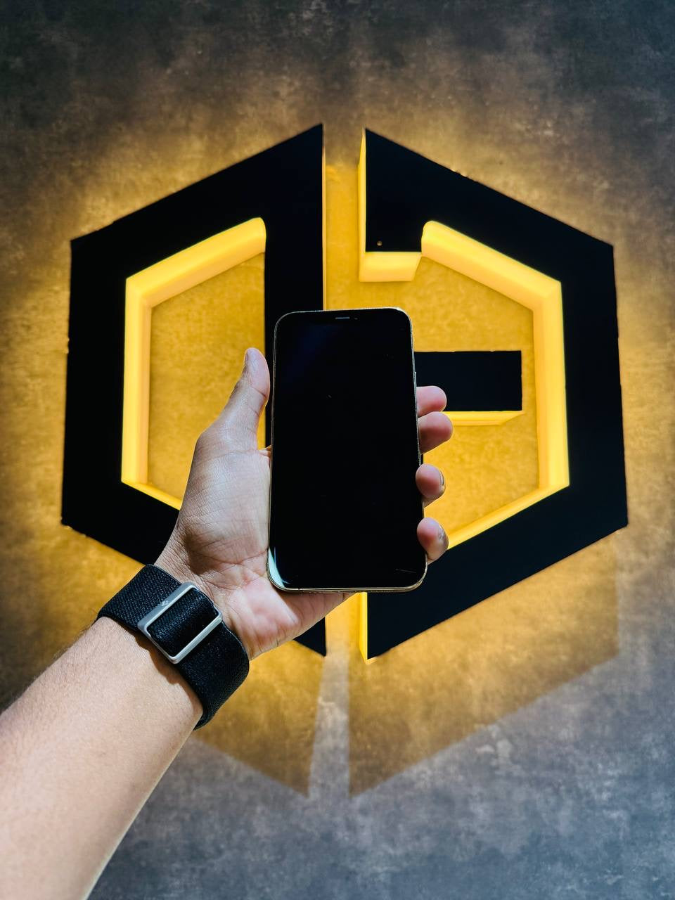 Apple iPhone 12 Pro 256GB - GOLD - Code (43456) - The Digital Hub