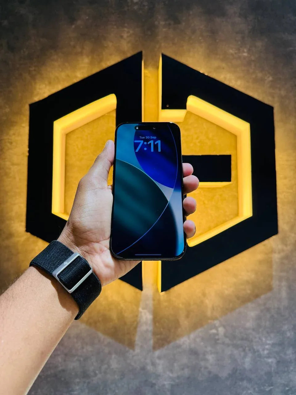 Apple iPhone 16 Pro 256GB - BLACK - Code (12014) - The Digital Hub