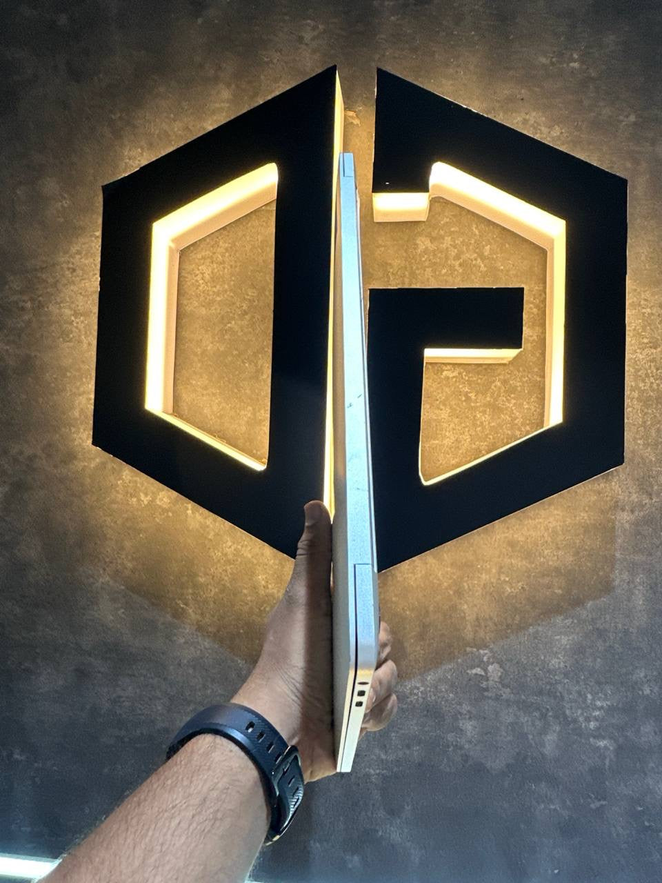 Apple MacBook Pro 2017 13 Inch I5 8+256GB - SILVER - Code (4HV2N) - The Digital Hub