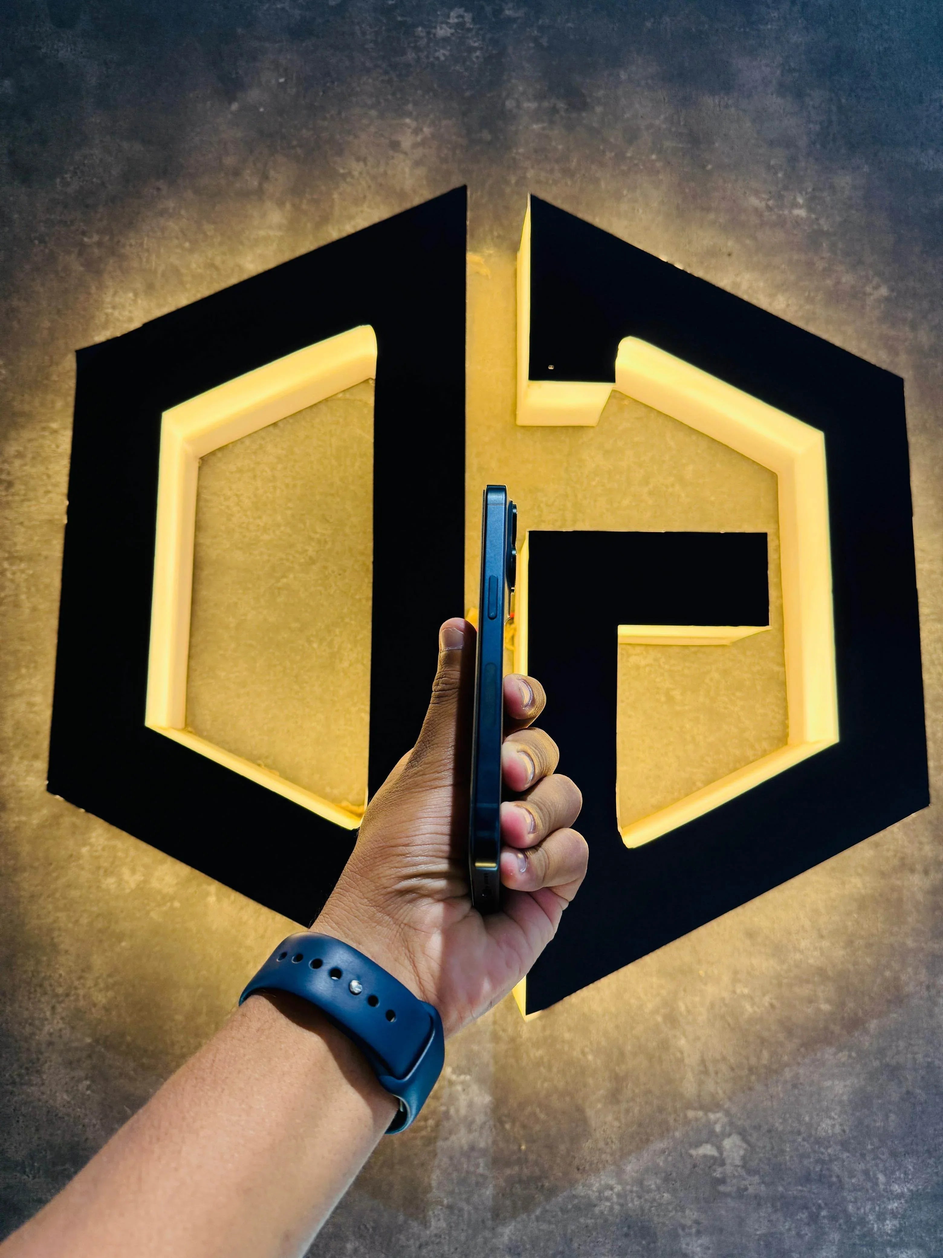 Apple iPhone 15 Pro 256GB - BLUE - Code (81130) - The Digital Hub