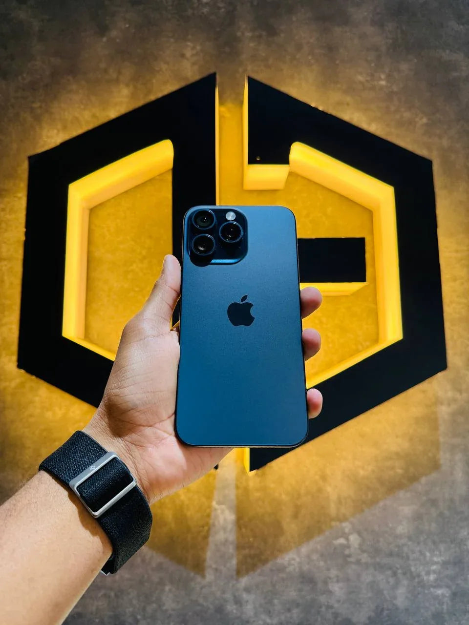 Apple iPhone 15 Pro Max 256GB - BLUE - Code (34410) - The Digital Hub