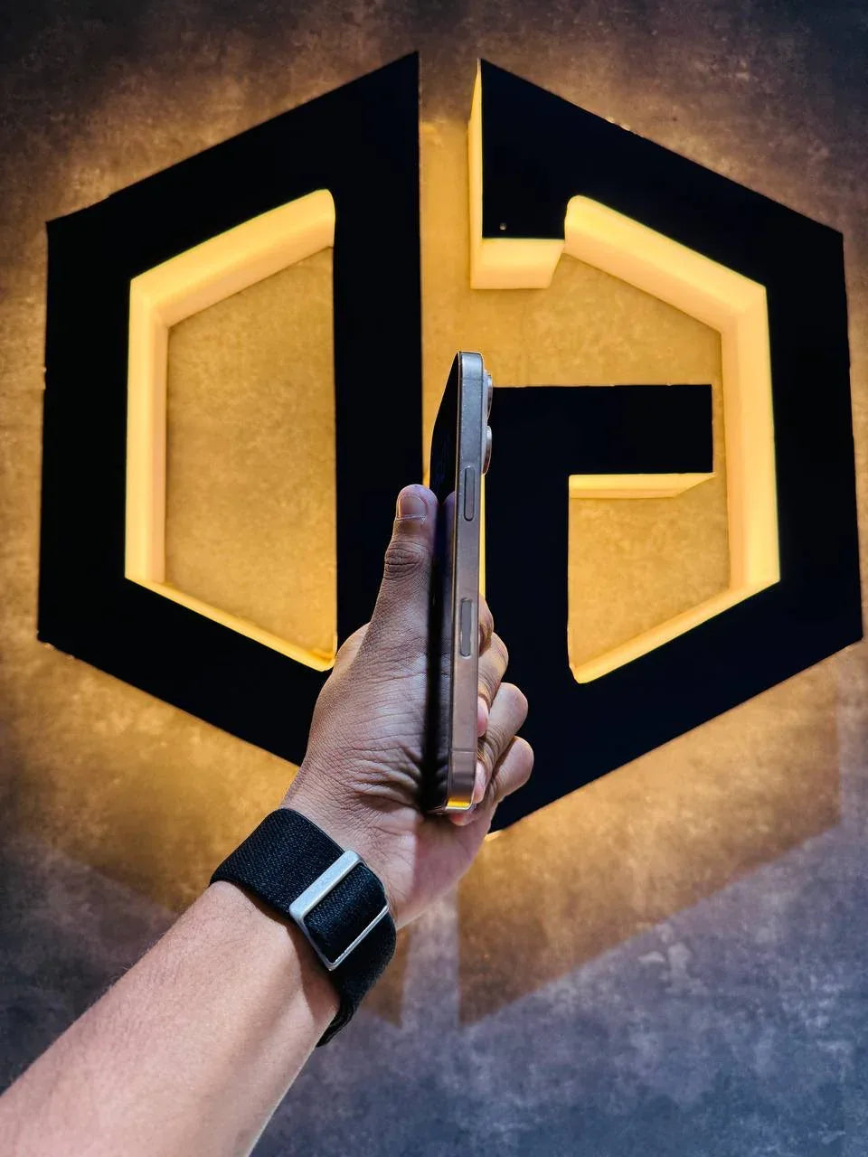 Apple iPhone 16 Pro 256GB - DESERT TITANIUM - Code (44387) - The Digital Hub