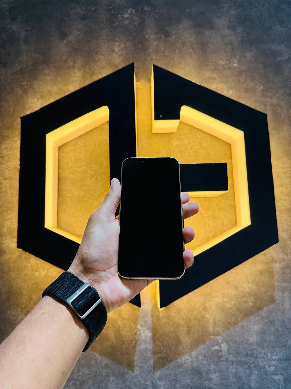 Apple iPhone 13 Pro 256GB - GOLD - Code (37471) - The Digital Hub