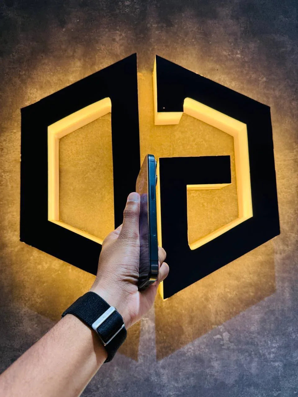 Apple iPhone 15 Pro 256GB - BLACK - Code (77898) - The Digital Hub