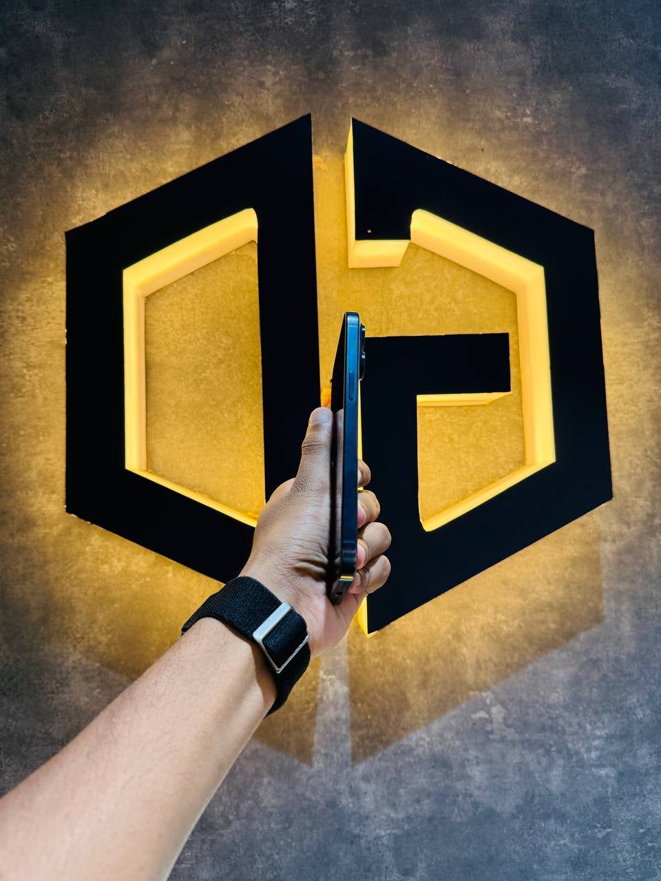 Apple iPhone 15 Pro Max 512GB - BLUE - Code (86040) - The Digital Hub