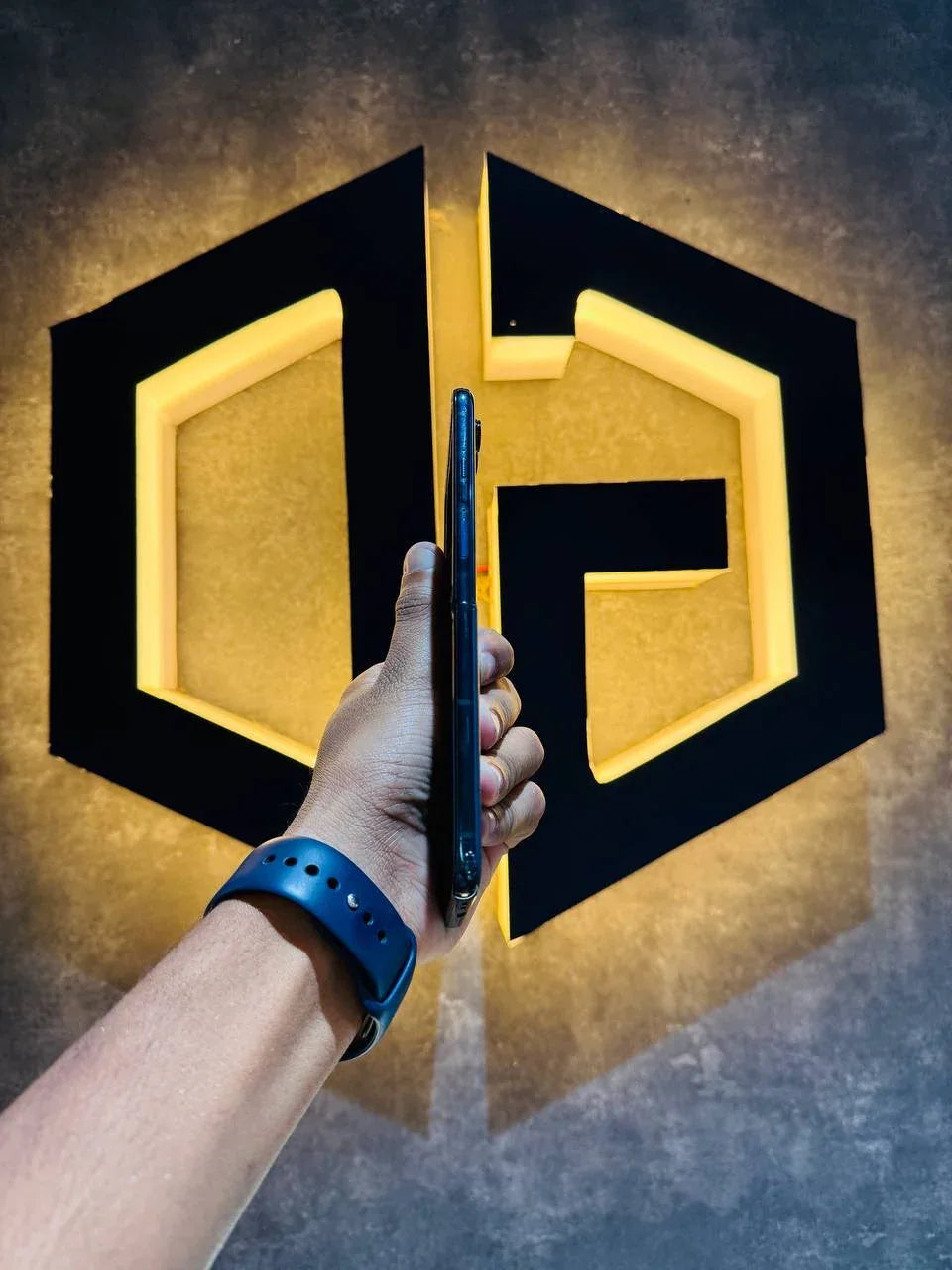 Motorola Razr 50 Ultra 12+512GB - BLUE - Code (07431) - The Digital Hub