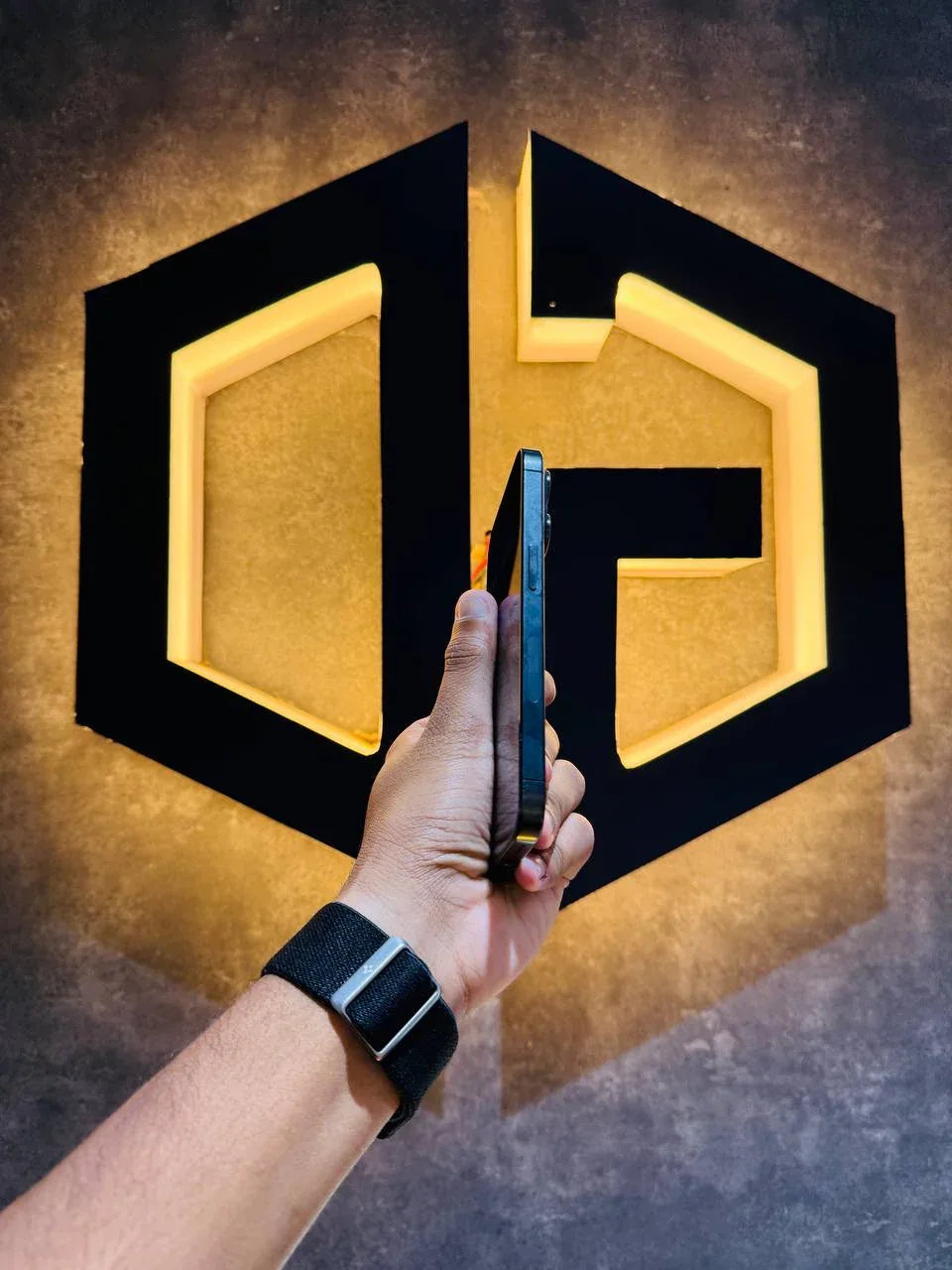 Apple iPhone 15 Pro 128GB - BLACK - Code (04914) - The Digital Hub