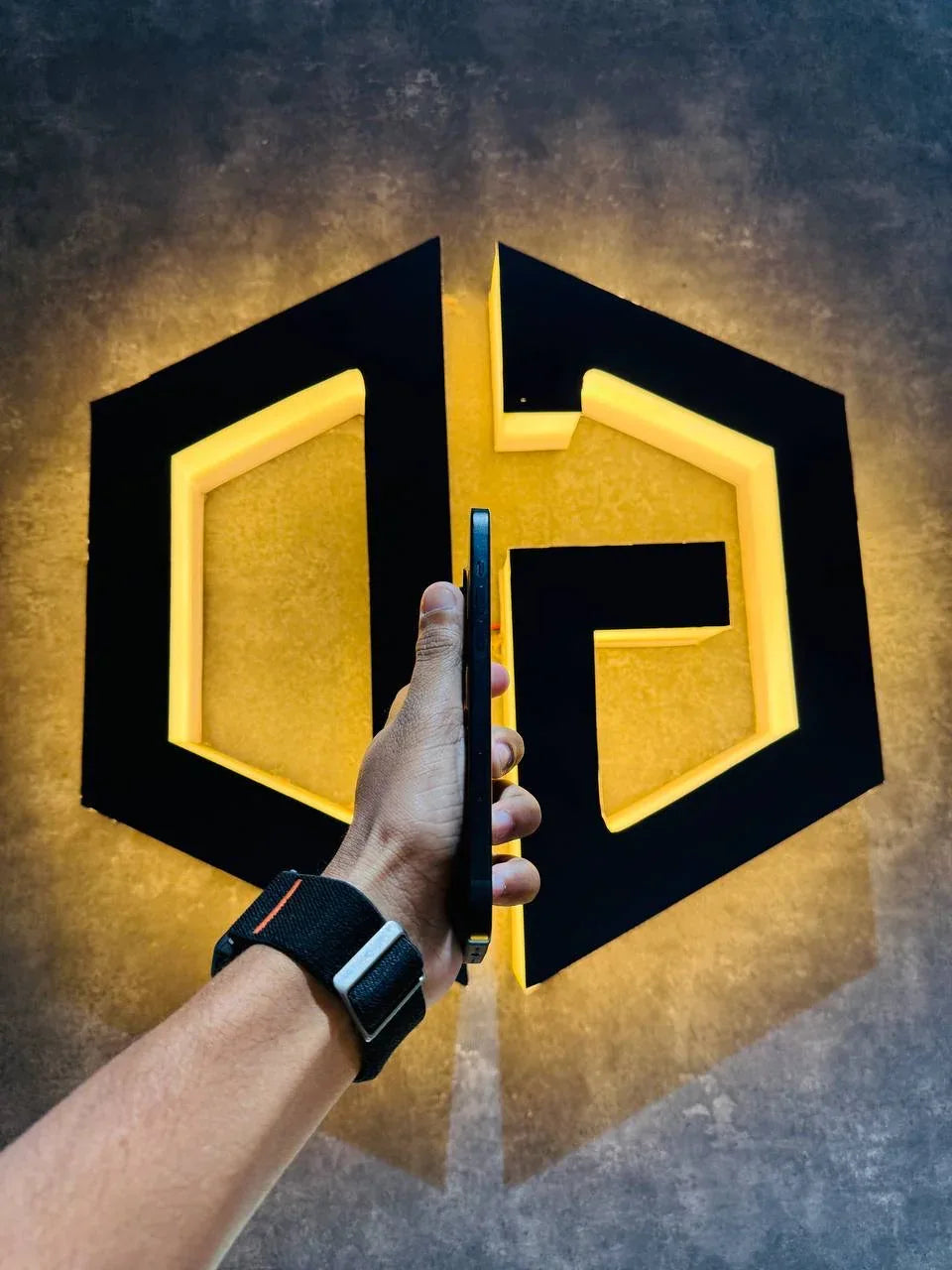 Apple iPhone 15 Plus 128GB - BLACK - Code (45914) - The Digital Hub