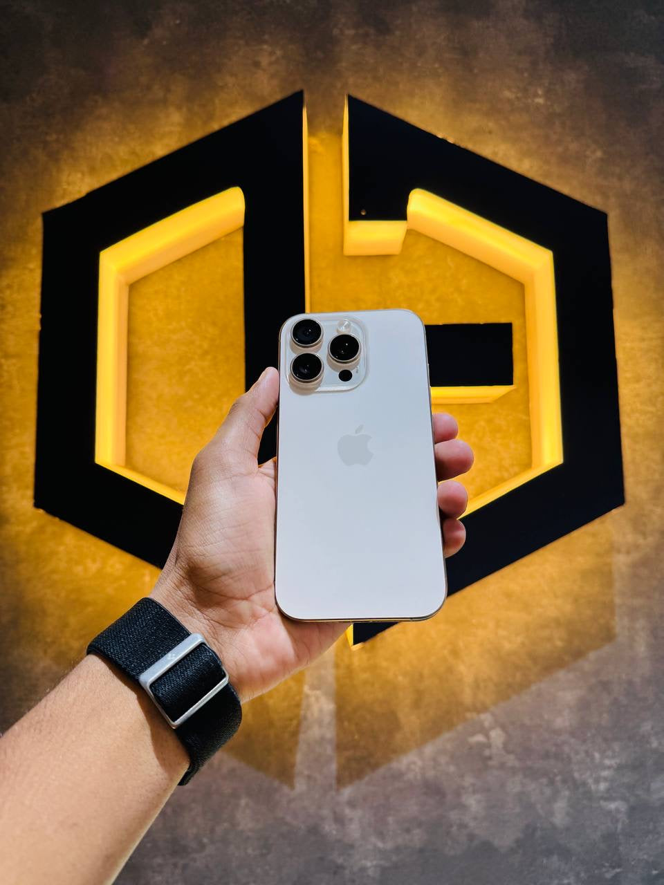 Apple iPhone 16 Pro 128GB - DESERT TITANIUM - Code (23997)