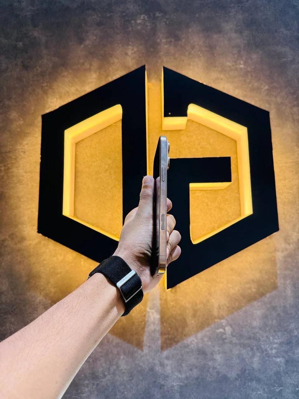 Apple iPhone 16 Pro Max 256GB - DESERT TITANIUM - Code (47049)