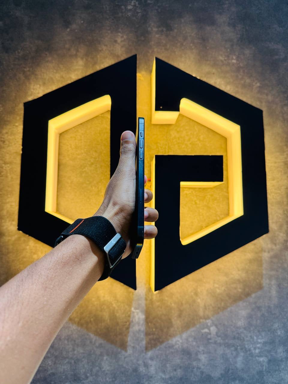 Apple iPhone 15 Plus 128GB - BLACK - Code (48043) - The Digital Hub