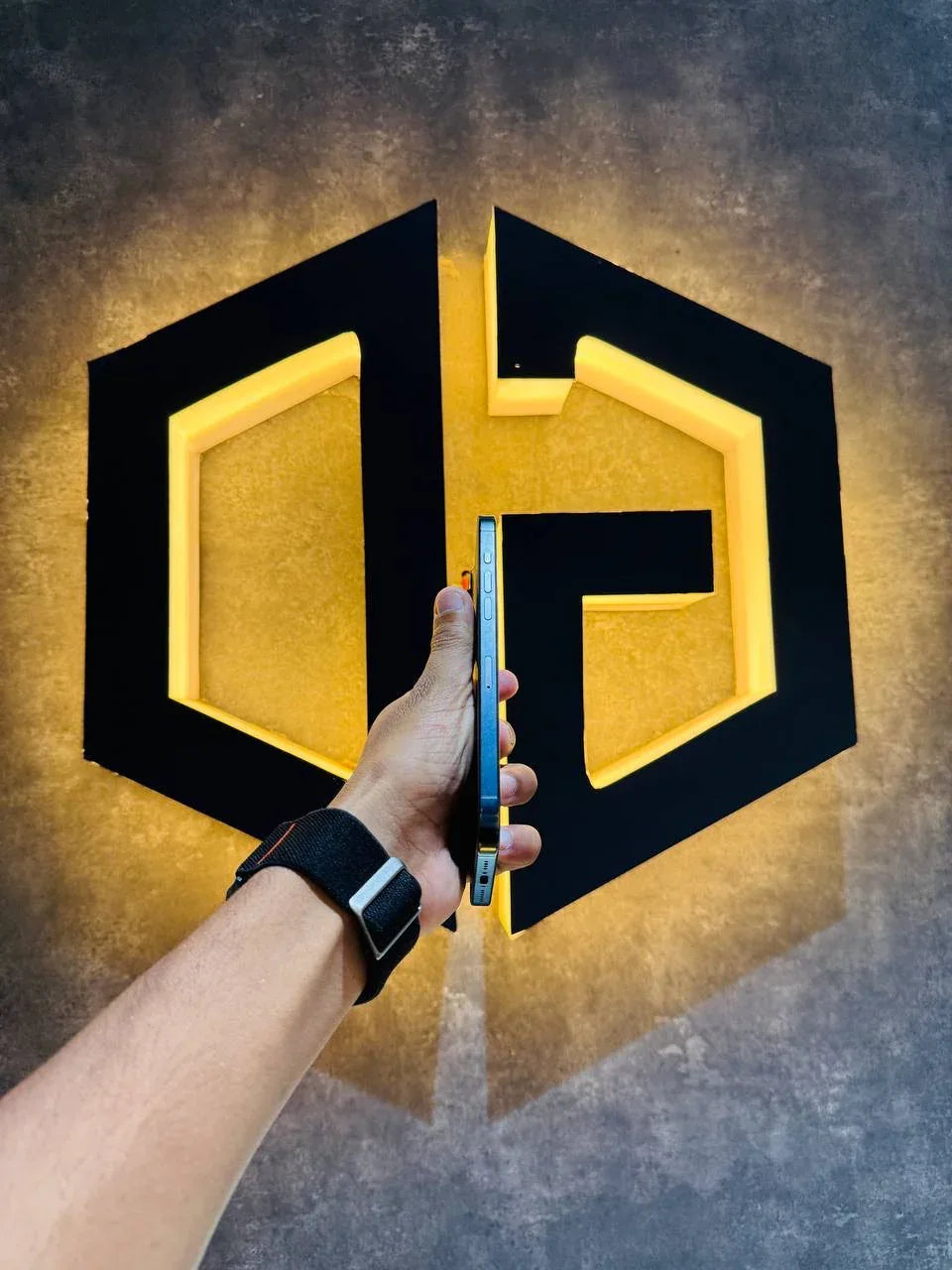 Apple iPhone 15 Pro Max 512GB - BLUE - Code (86040) - The Digital Hub