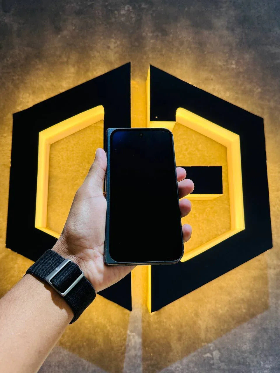 Google Pixel 9 Pro Fold 256GB - BLACK - Code (78321) - The Digital Hub