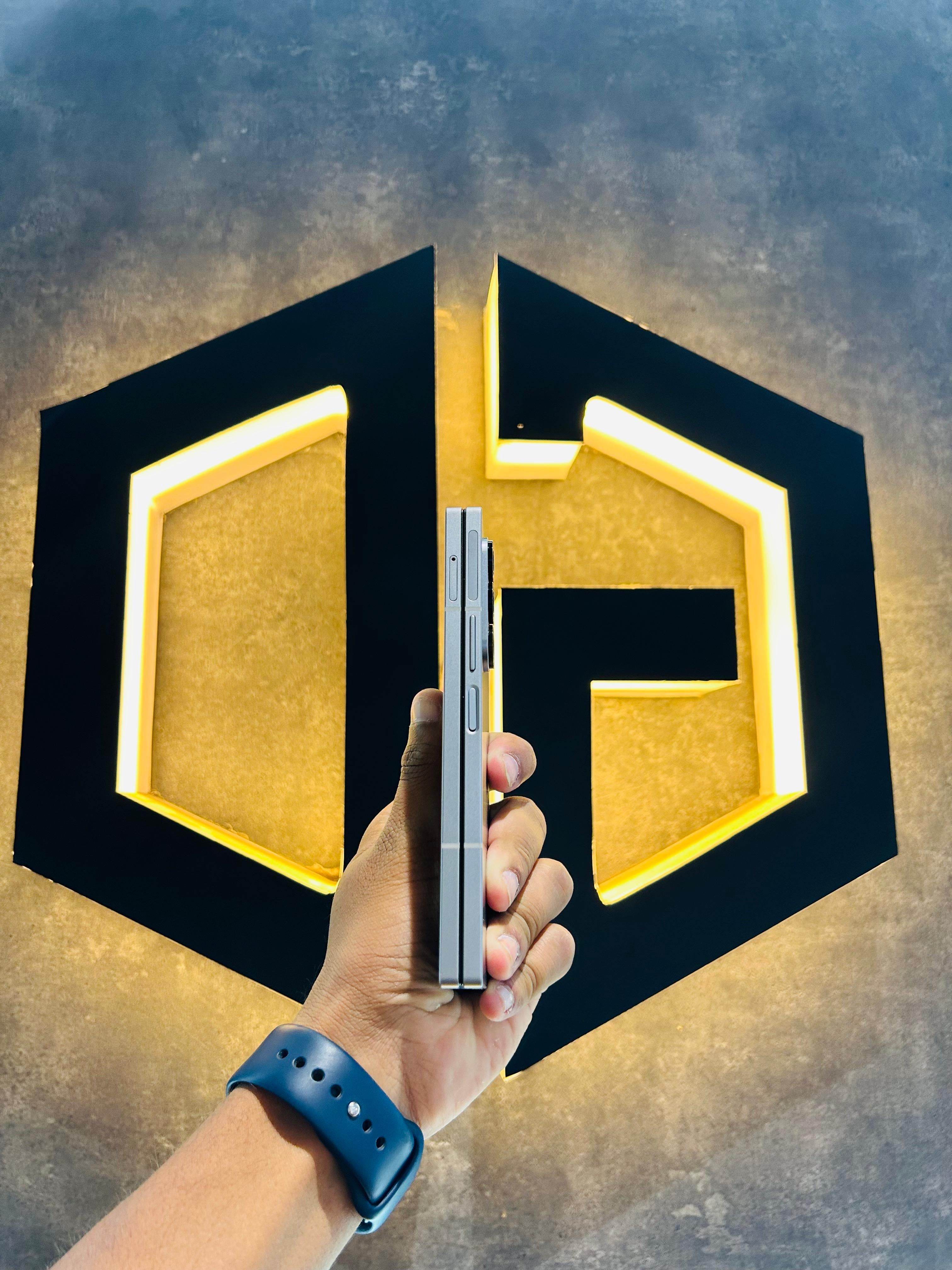 Samsung Z Fold 6 12+256GB - SILVER - Item Code (04688) - The Digital Hub