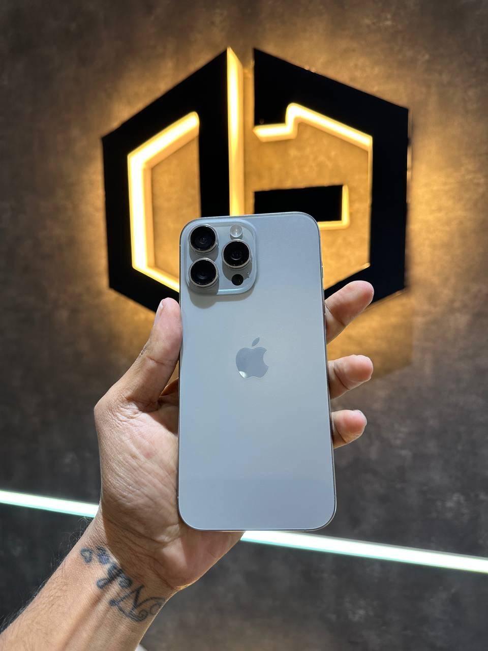 Apple iPhone 16 Pro Max 256GB - NATURAL TITANIUM - Code (40620) - The Digital Hub