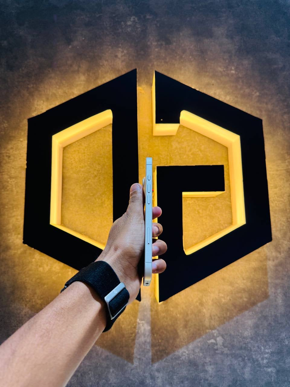 Apple iPhone 17 256GB - WHITE - Code (58495) - The Digital Hub