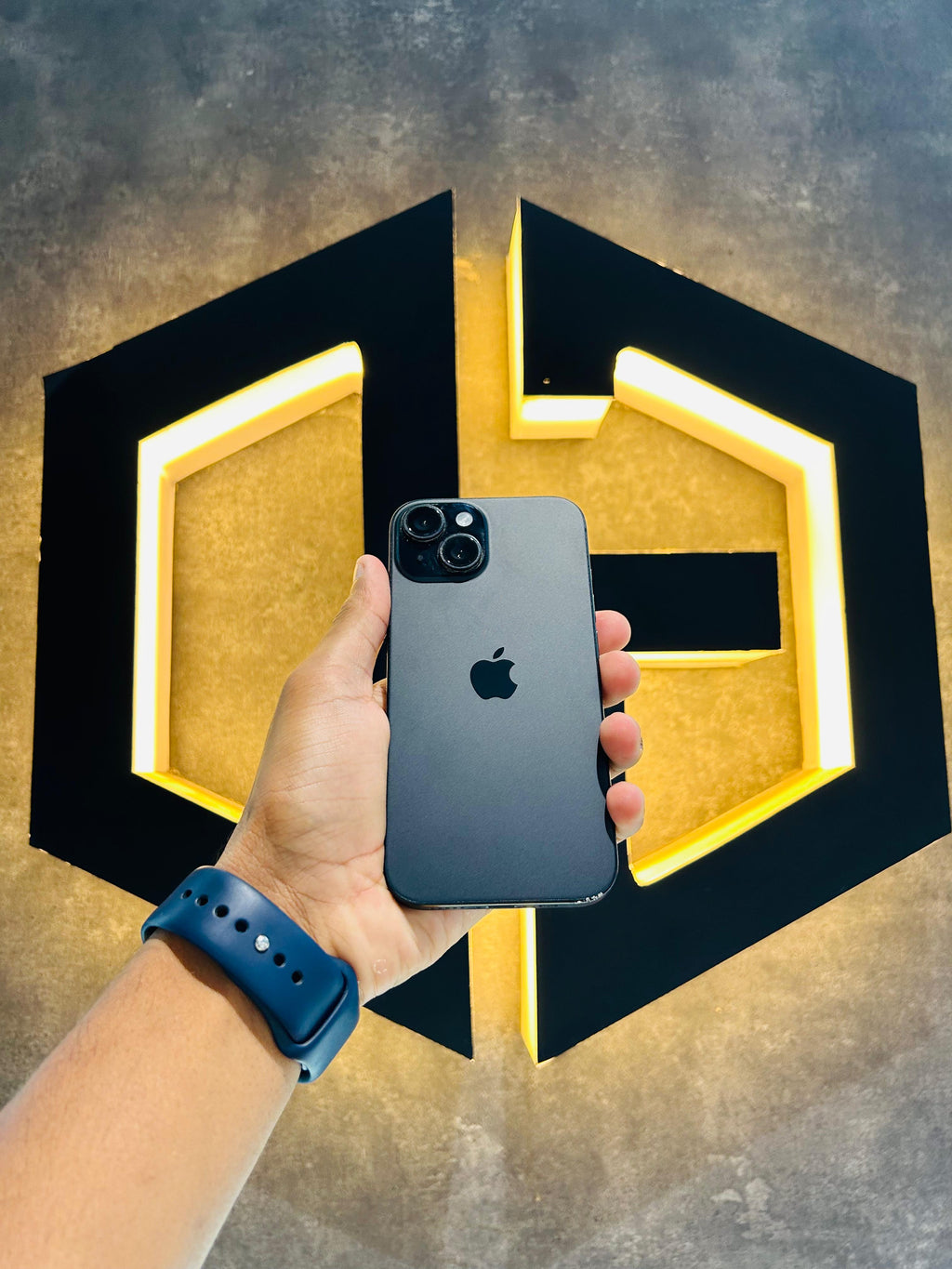 Apple iPhone 15 128GB - BLACK - Item Code (91847)