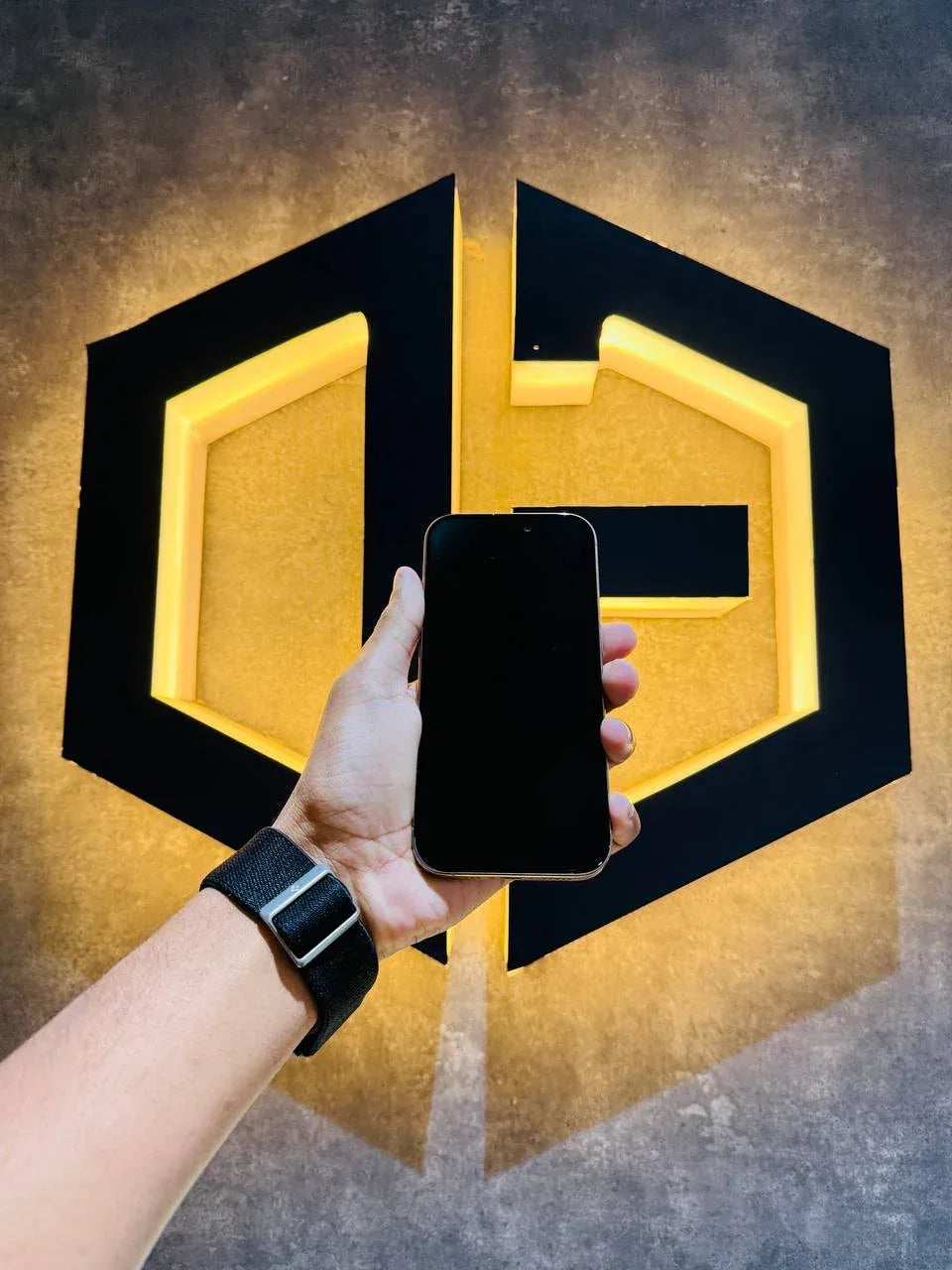 Apple iPhone 16 Pro 512GB - DESERT TITANIUM - Code (69455)