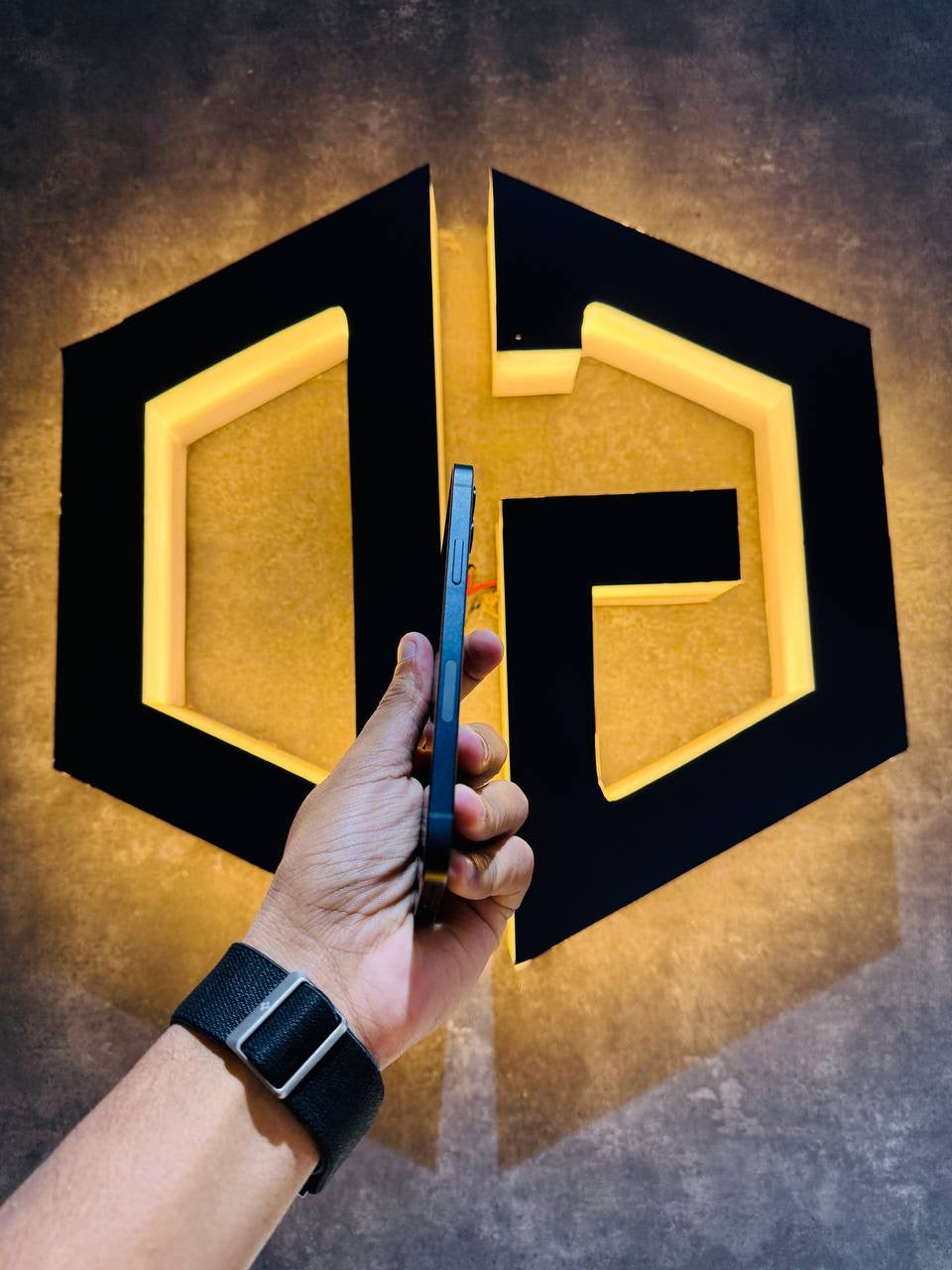 Apple iPhone 12 64GB - BLACK - Code (78256) - The Digital Hub