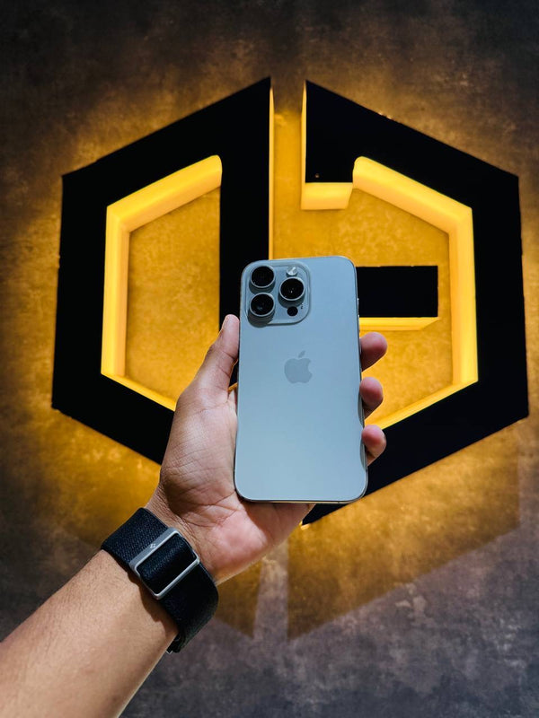 Apple iPhone 15 Pro 256GB - NATURAL TITANIUM - Code (56880)