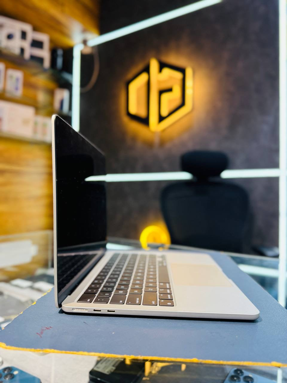 Apple MacBook Air M2 Chip 13.6Inch 8+256GB - GOLD - Code (W263C)