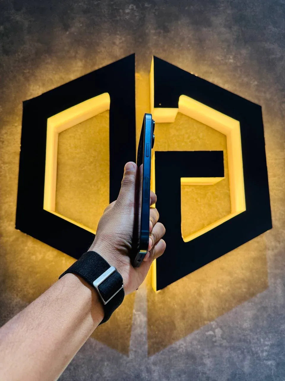 Apple iPhone 15 Pro Max 256GB - BLUE - Code (34410) - The Digital Hub