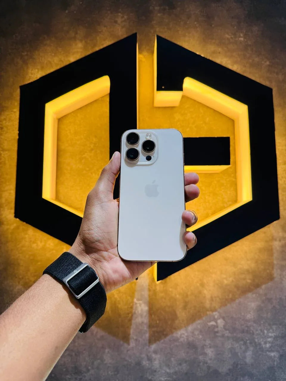 Apple iPhone 16 Pro 256GB - DESERT TITANIUM - Code (44387) - The Digital Hub