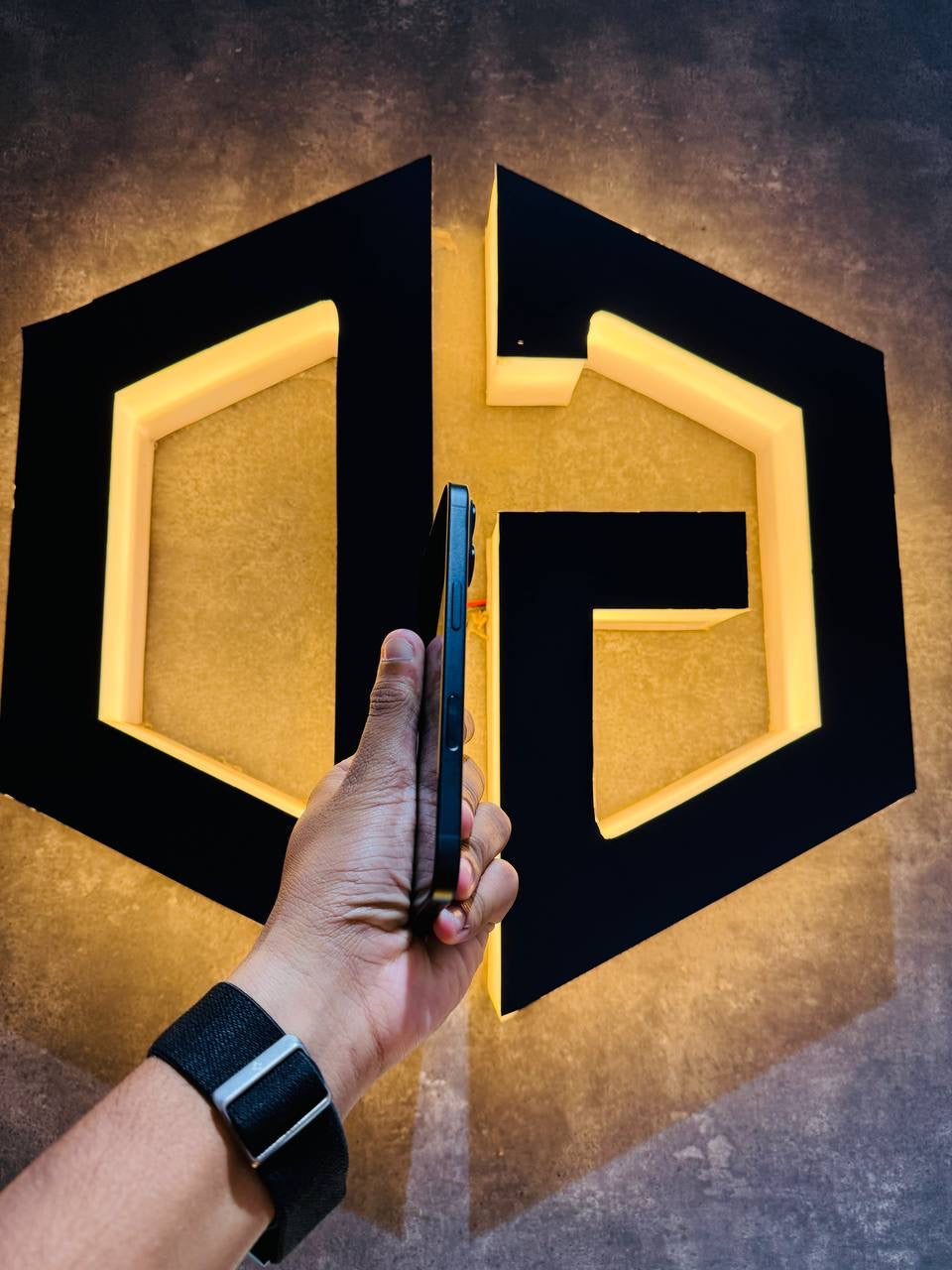 Apple iPhone 16 256GB - BLACK - Code (73497)