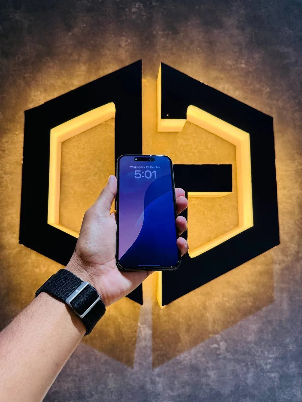 Apple iPhone 15 Pro 256GB - BLACK - Code (77898) - The Digital Hub