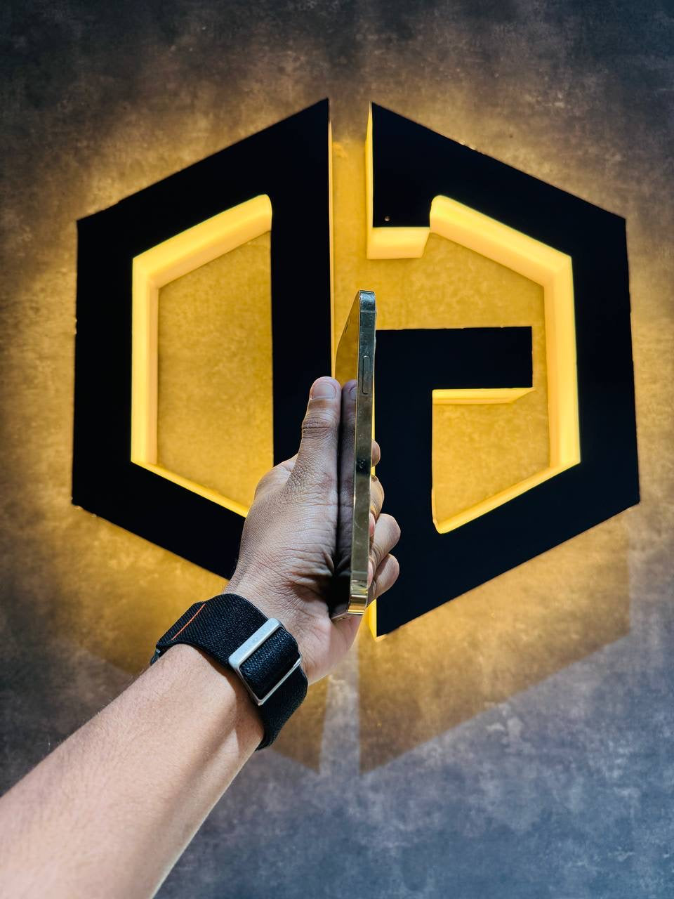 Apple iPhone 12 Pro 256GB - GOLD - Code (43456) - The Digital Hub