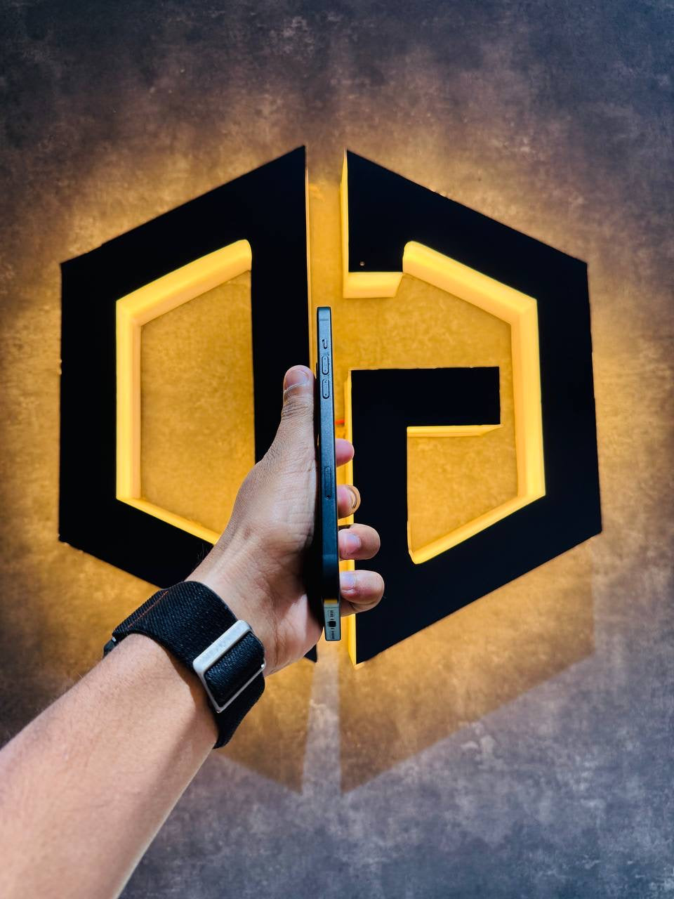 Apple iPhone 15 Plus 256GB - BLACK - Code (30000) - The Digital Hub