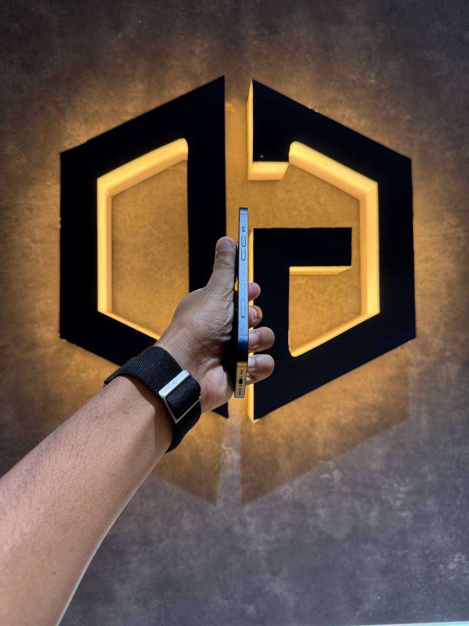 Apple iPhone 14 128GB - BLACK - Code (81323) - The Digital Hub