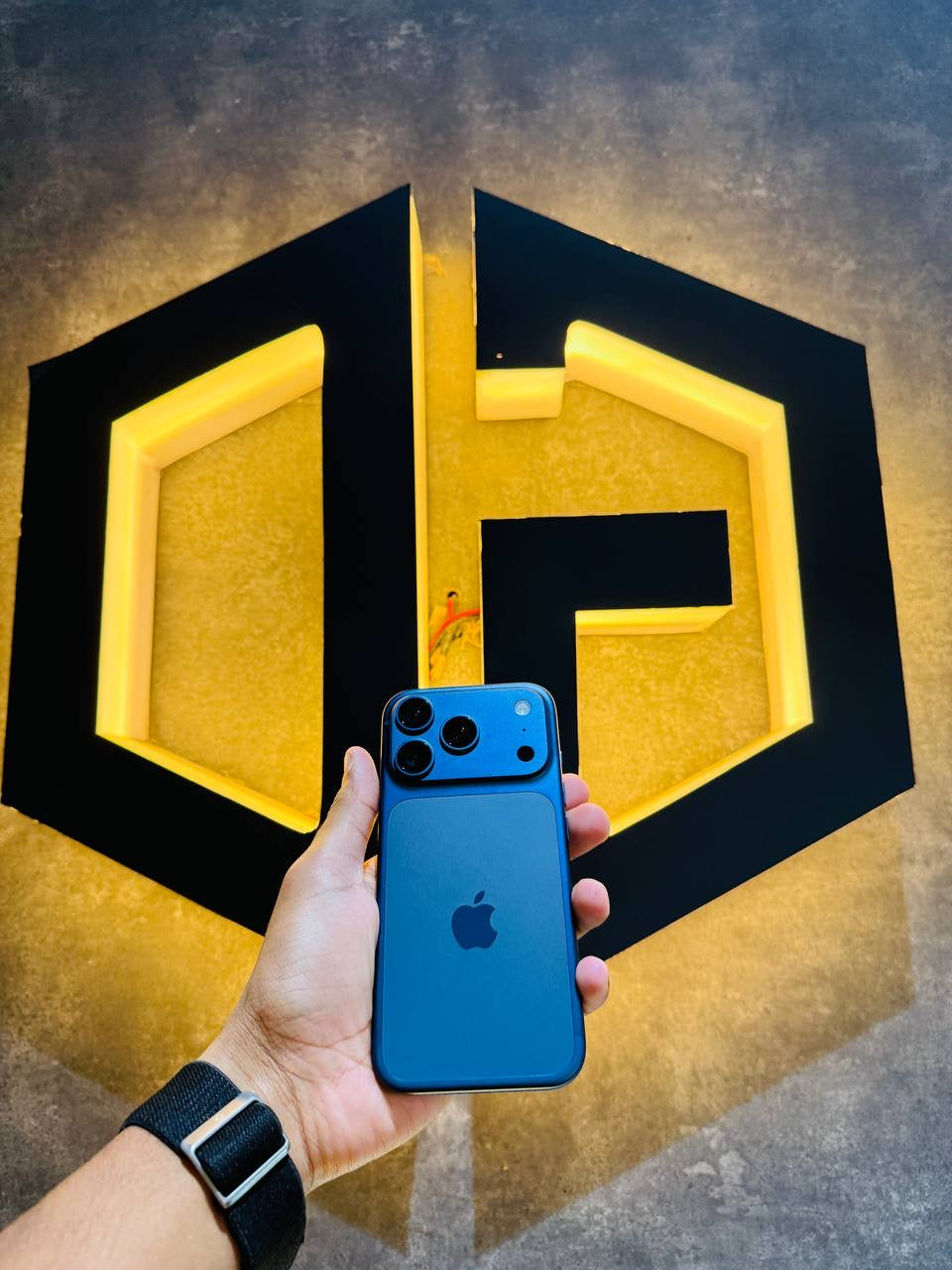 Apple iPhone 17 Pro 256GB - BLUE - Code (84754)