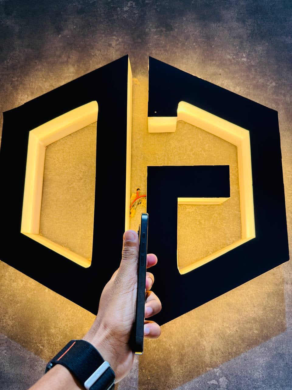 Apple IPhone 15 Pro 128GB - BLACK - Code (69750)