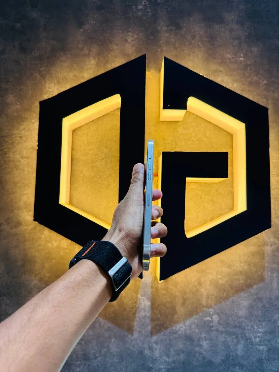 Apple iPhone 15 Pro Max 256GB - WHITE - Code (09484) - The Digital Hub