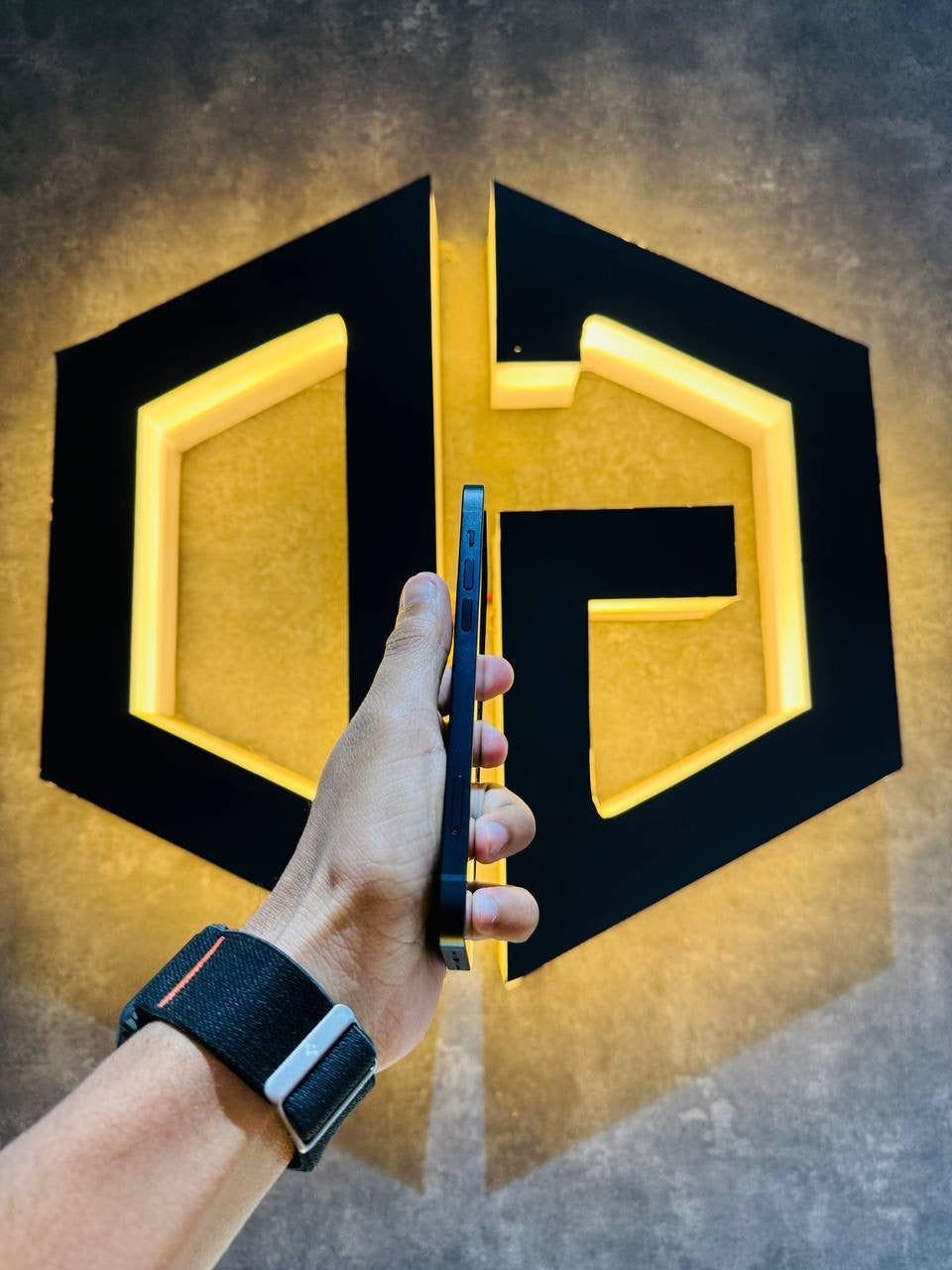 Apple iPhone 12 64GB - BLACK - Code (78256) - The Digital Hub