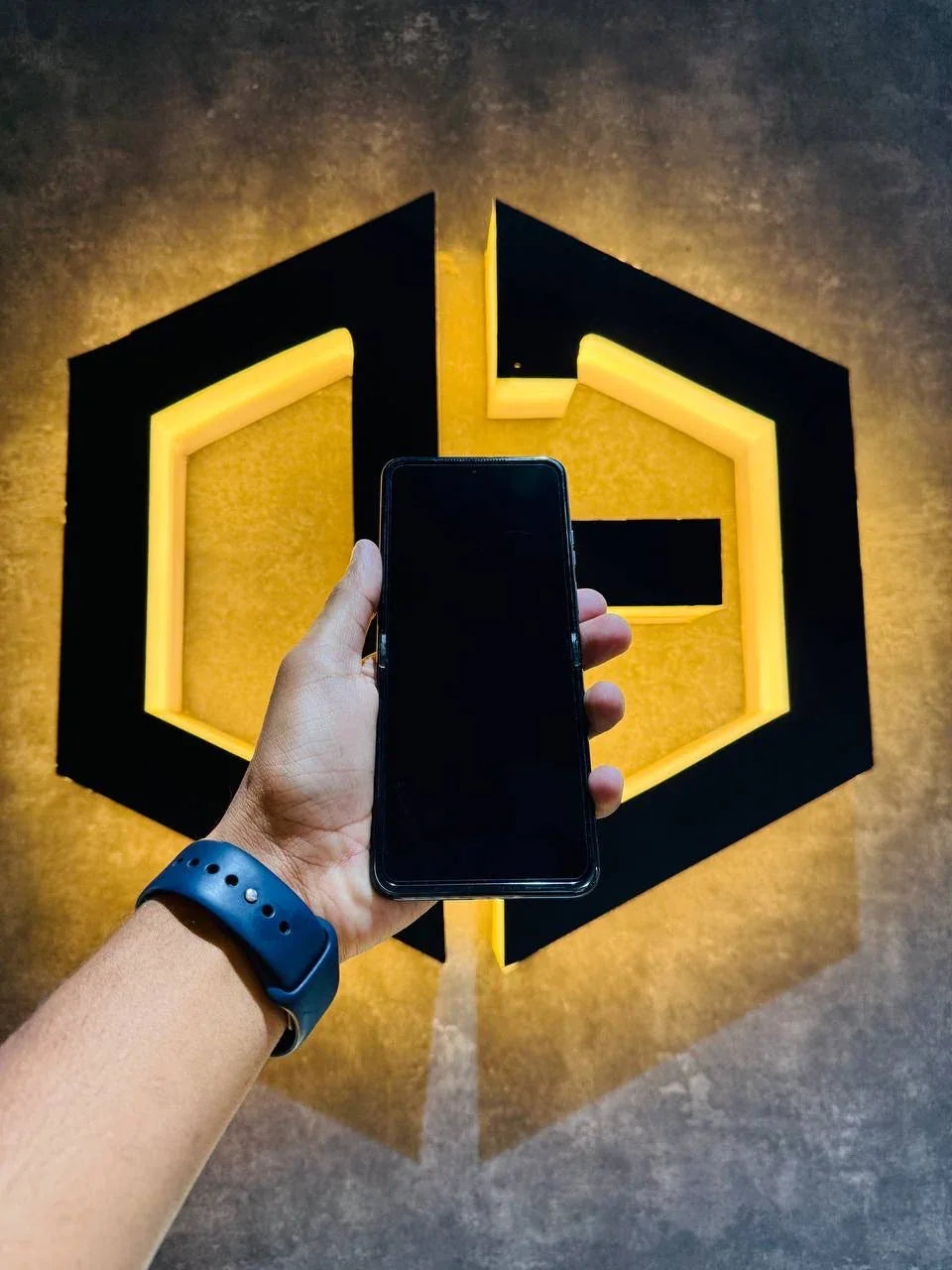 Motorola Razr 50 Ultra 12+512GB - BLUE - Code (07431) - The Digital Hub