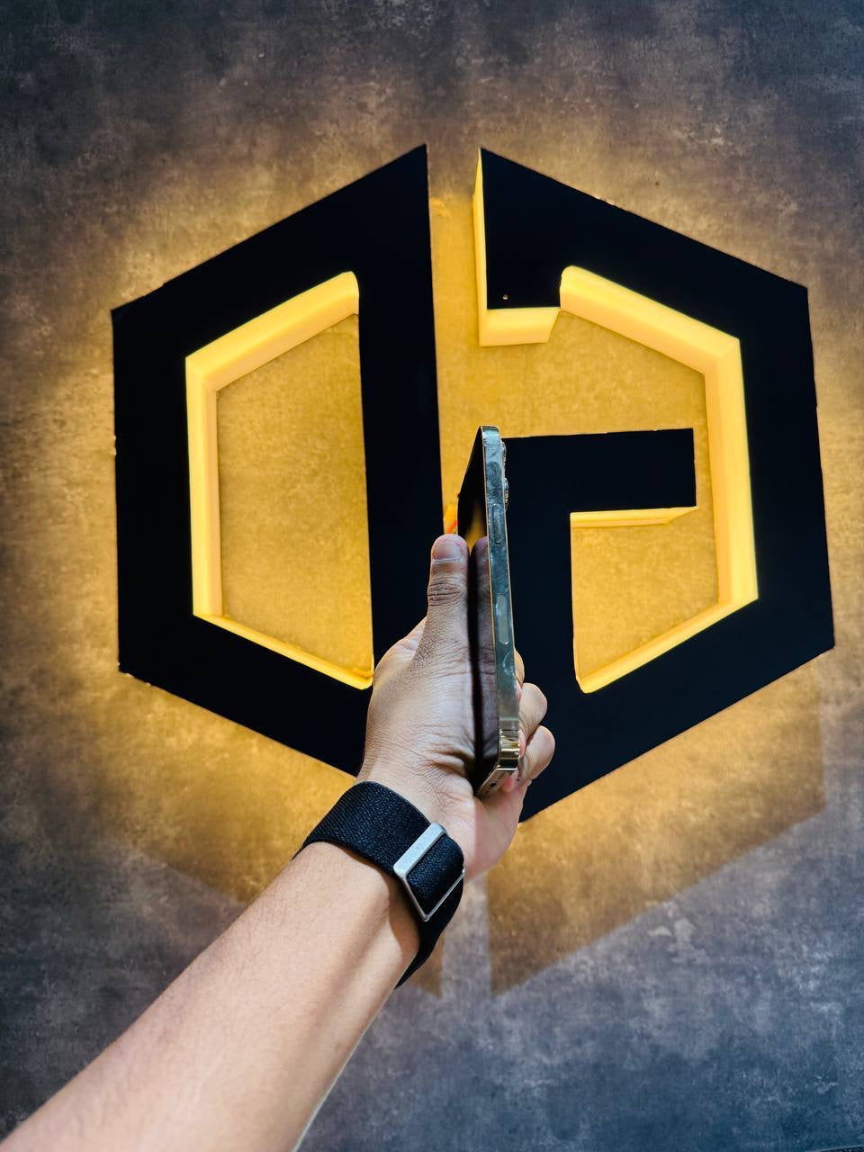 Apple iPhone 13 Pro 256GB - GOLD - Code (71893) - The Digital Hub