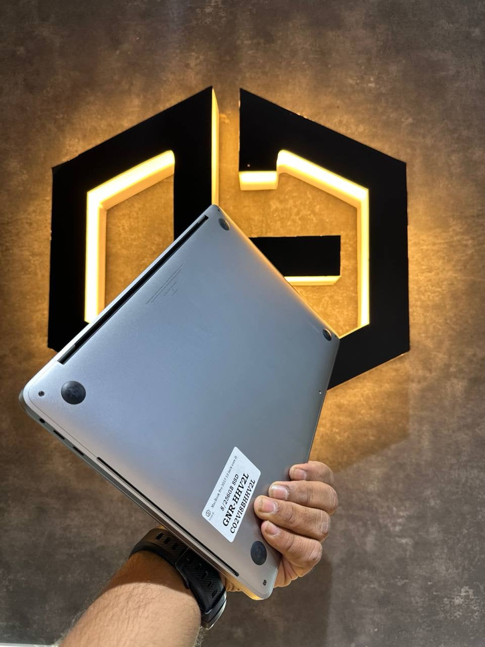 Apple MacBook Pro 2017 13 Inch I5 8+256GB - SILVER - Code (HHV2L) - The Digital Hub