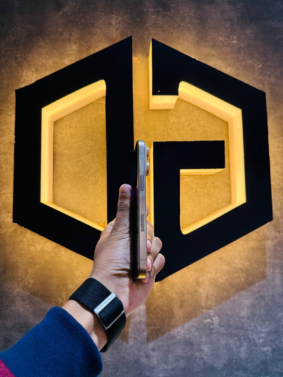 Apple iPhone 16 Pro 256GB - DESERT TITANIUM - Code (95300)