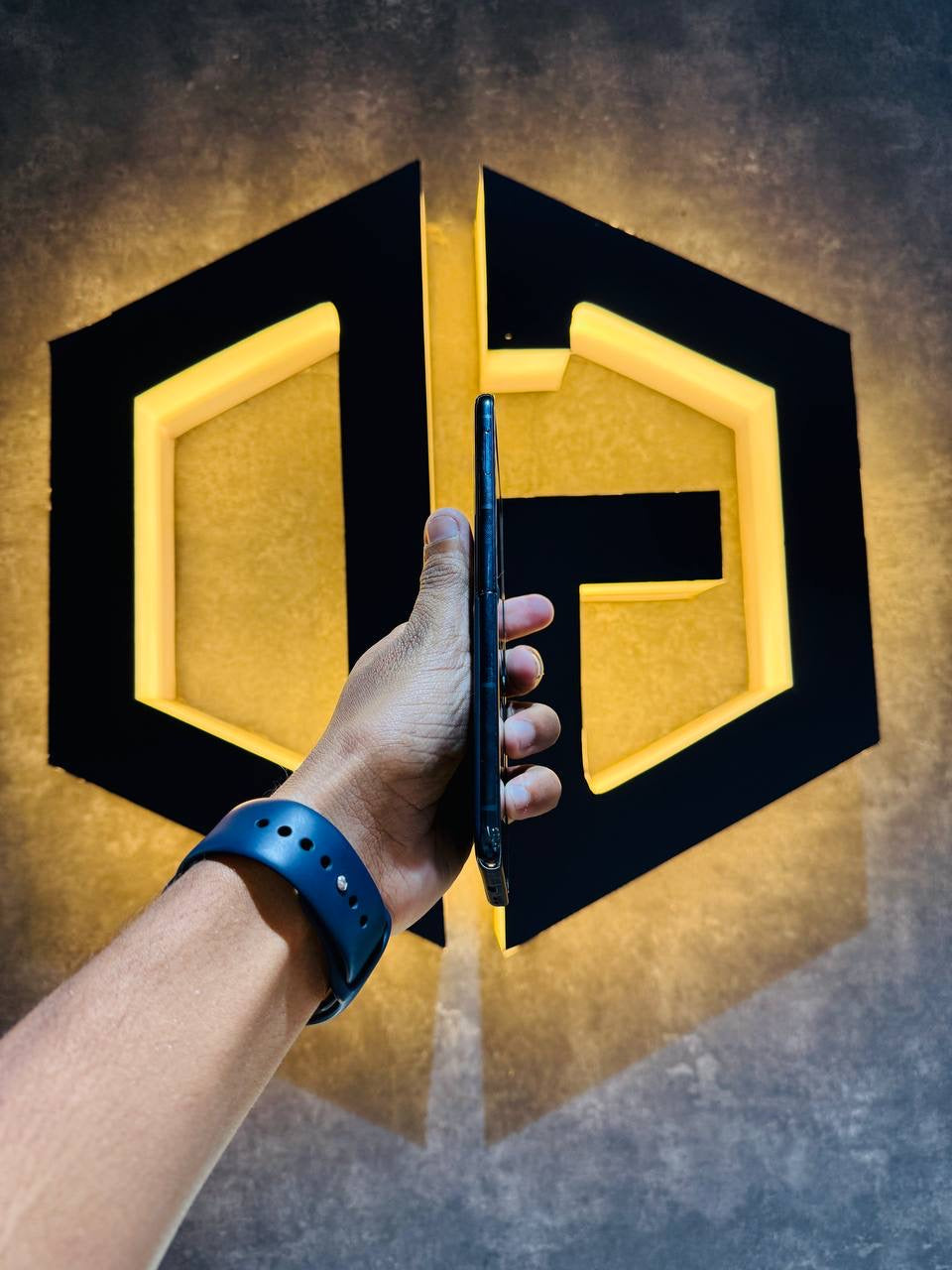 Motorola Razr 50 Ultra 12+512GB - BLUE - Code (07431) - The Digital Hub