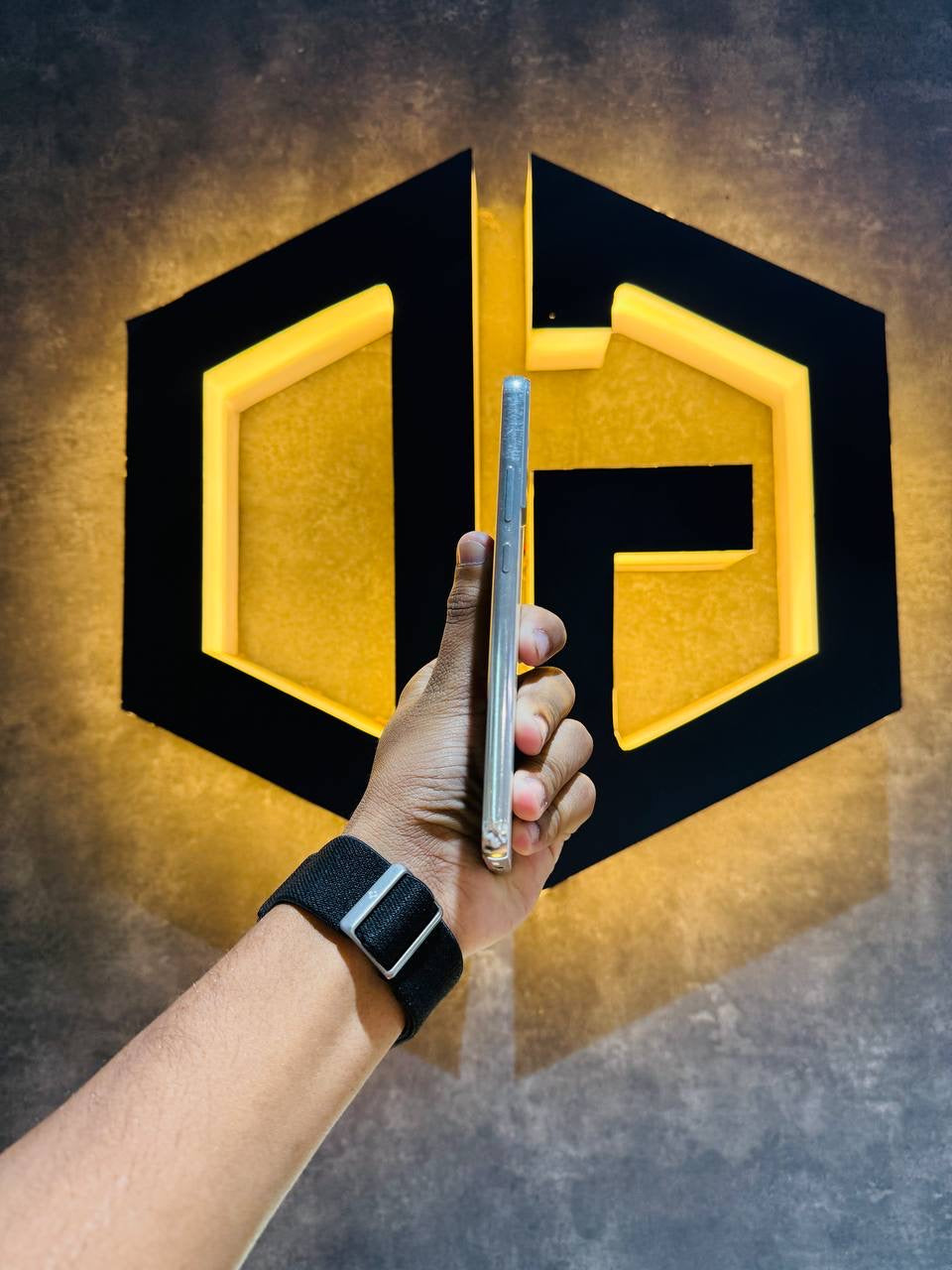 Samsung S22 Plus 8+256GB - WHITE - Code (02100) - The Digital Hub