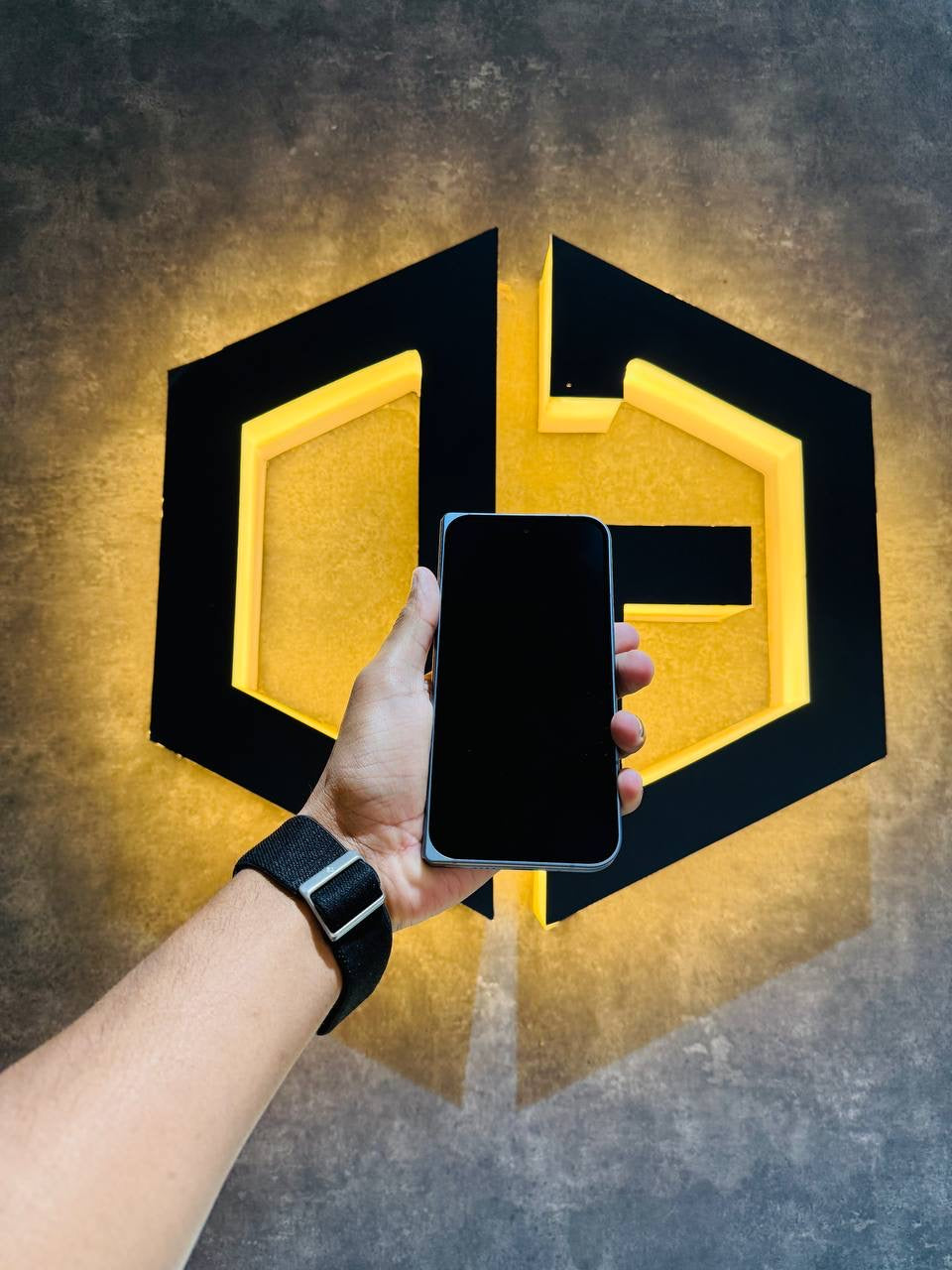 Google Pixel 10 Pro Fold 256GB - MOONSTONE - Code (51462) - The Digital Hub