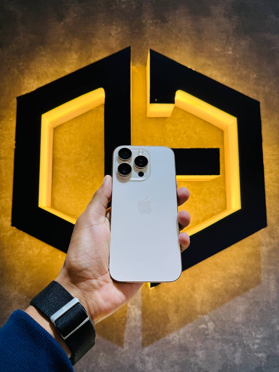 Apple iPhone 16 Pro 256GB - DESERT TITANIUM - Code (95300)