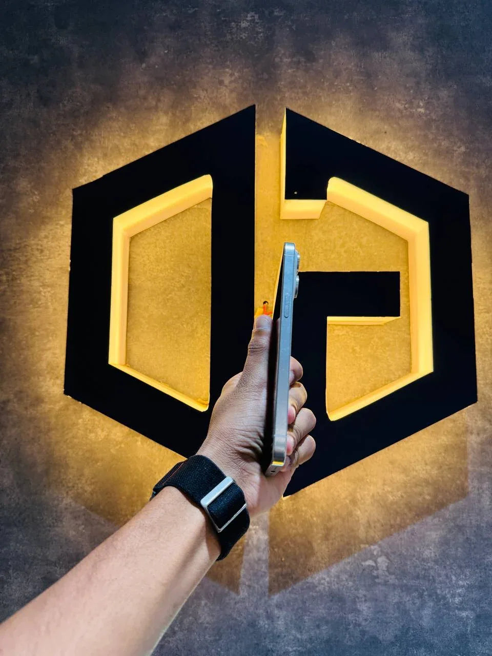 Apple iPhone 15 Pro Max 256GB - WHITE - Code (09484) - The Digital Hub