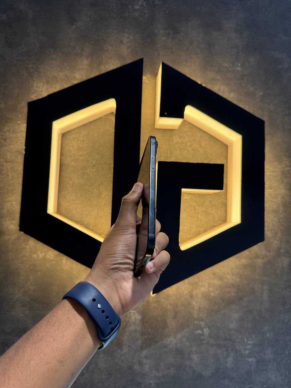 Apple iPhone 15 Plus 128GB - BLACK - Code (14329) - The Digital Hub