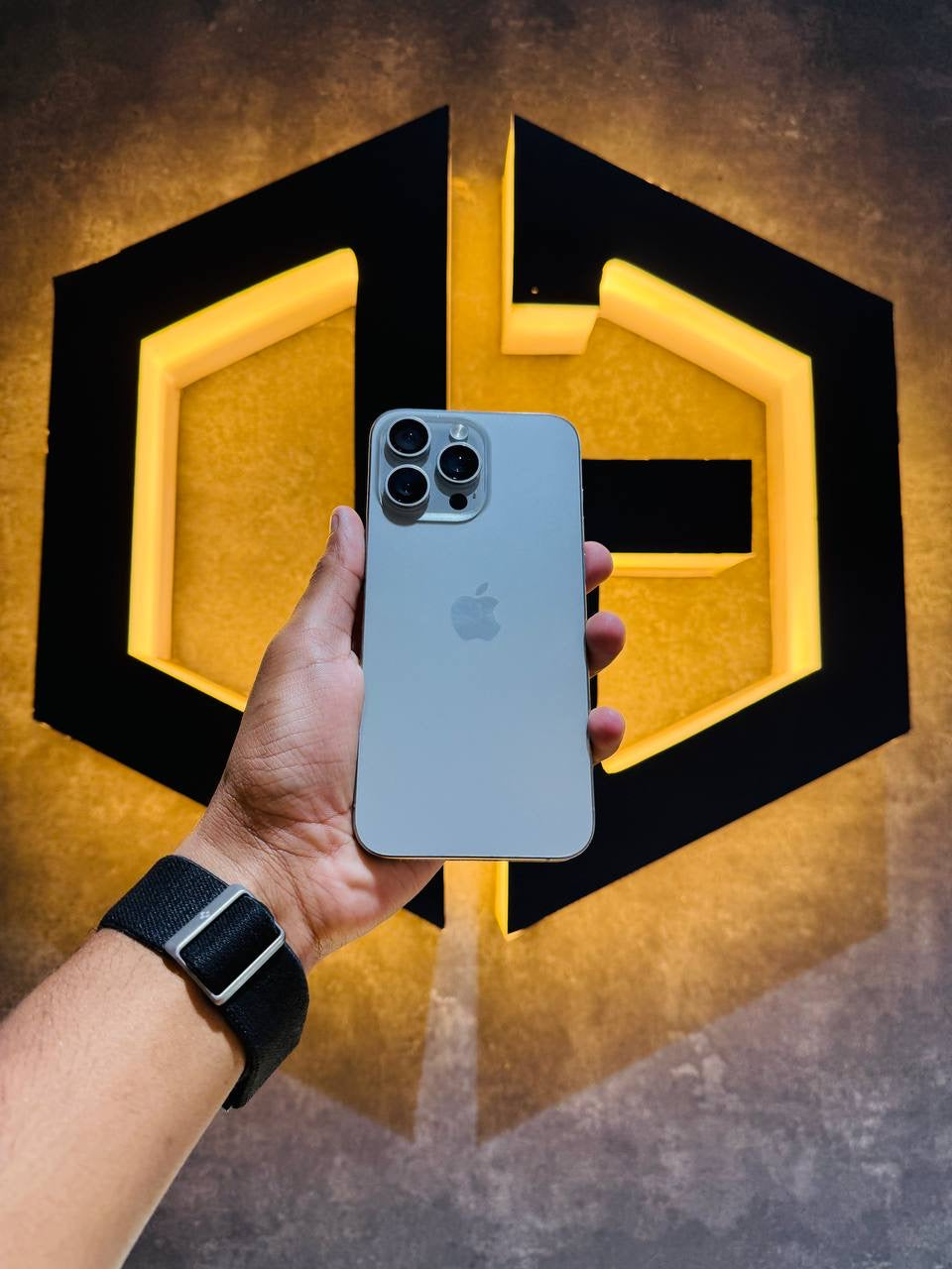 Apple iPhone 15 Pro Max 256GB - NATURAL TITANIUM - Code (73283) - The Digital Hub