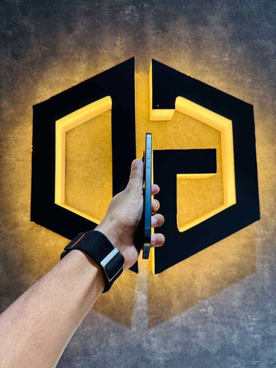 Apple iPhone 15 Pro Max 256GB - BLACK - Code (53946) - The Digital Hub