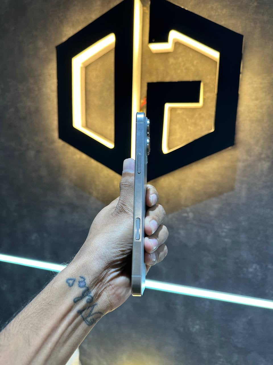 Apple iPhone 16 Pro Max 256GB - NATURAL TITANIUM - Code (40620) - The Digital Hub