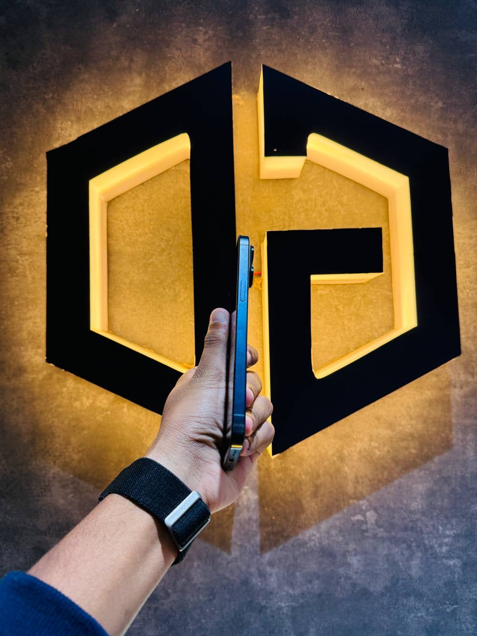 Apple iPhone 15 Pro Max 256GB - BLUE - Code (11464) - The Digital Hub